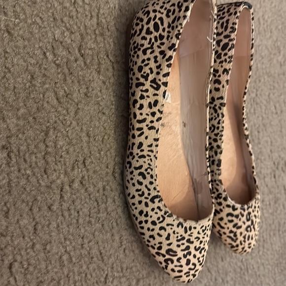 Dr scholls leopard shoes size 8. Item # 0036 - Picture 2 of 5